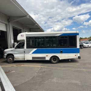 FORD E-350 CUTAWAY - 3