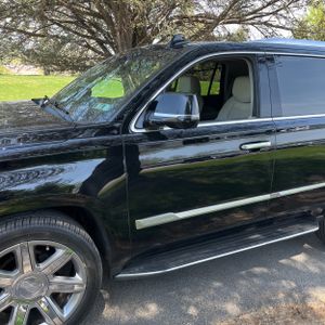 CADILLAC ESCALADE LUXURY - 2