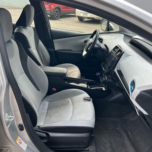 صورة مصغرة 32 لـ 2017 Toyota PRIUS THREE