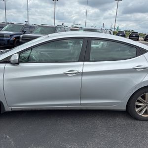 HYUNDAI ELANTRA SE - 4