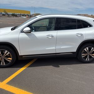 MERCEDES-BENZ GLA - 4