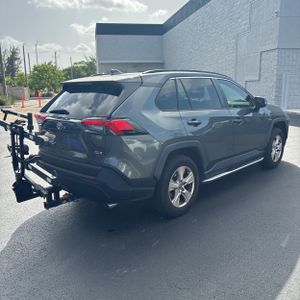 صورة 8 لـ 2021 Toyota RAV4 XLE