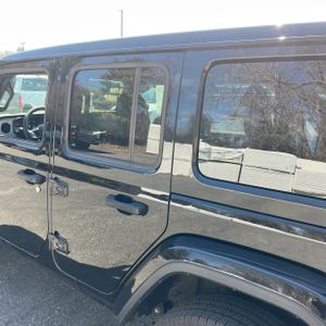 JEEP WRANGLER 4-DOOR SAHARA 4X4 - 6