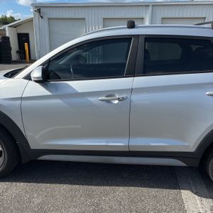 HYUNDAI TUCSON SE PLUS - 4