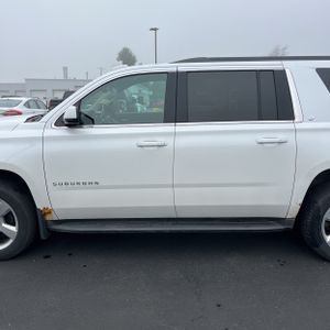 CHEVROLET SUBURBAN LT - 4