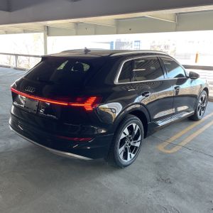 AUDI E-TRON PREMIUM QUATTRO - 8