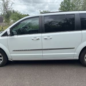 CHRYSLER TOWN AND COUNTRY TOURING - 4