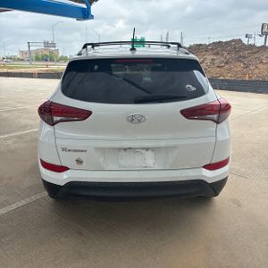 HYUNDAI TUCSON SE - 7
