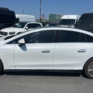 صورة 4 لـ 2023 Mercedes-BENZ EQE