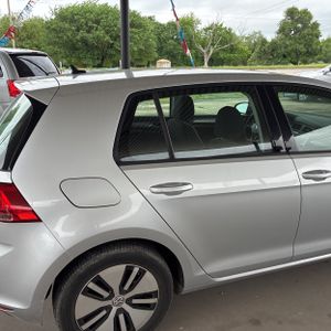 VOLKSWAGEN E-GOLF SE - 9