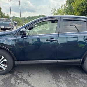 2018 Toyota RAV4 LE 照片 4