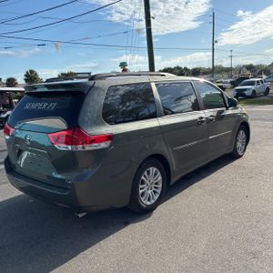 TOYOTA SIENNA - 7