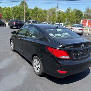 HYUNDAI ACCENT SE - 5