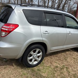 Toyota RAV4 Limited - 9