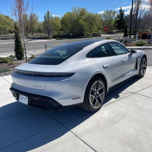 Porsche Taycan 4 - 8