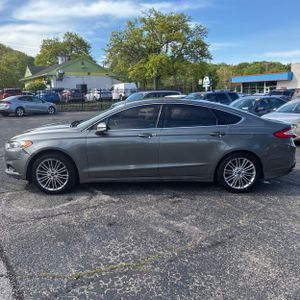 FORD FUSION SE - 3
