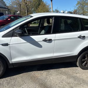 FORD ESCAPE S - 4