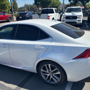 صورة 5 لـ 2019 Lexus IS 300 BASE