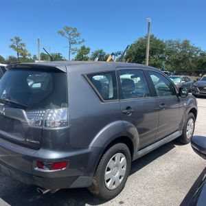 2010 Mitsubishi OUTLANDER ES 照片 9