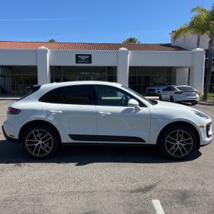 PORSCHE MACAN - 10