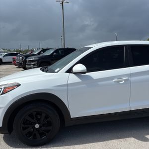 HYUNDAI TUCSON SE - 2