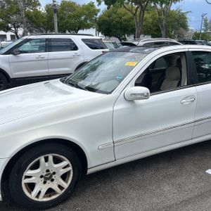 2004 Mercedes-BENZ E-CLASS 照片 2