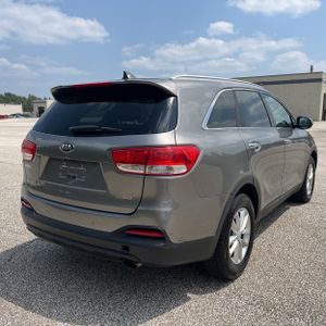 2017 KIA SORENTO LX photo 8