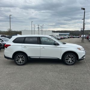 MITSUBISHI OUTLANDER ES - 10