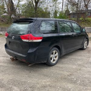 TOYOTA SIENNA - 8