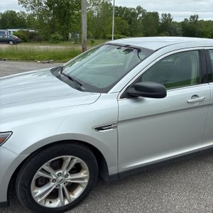 FORD TAURUS SE - 2