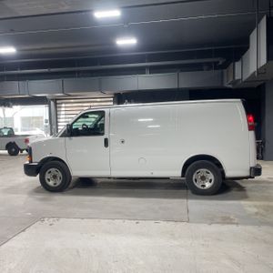 CHEVROLET EXPRESS 2500 - 3