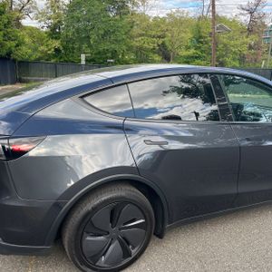 TESLA MODEL Y LONG RANGE - 8