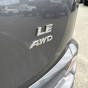 2018 Toyota RAV4 LE — фото 23