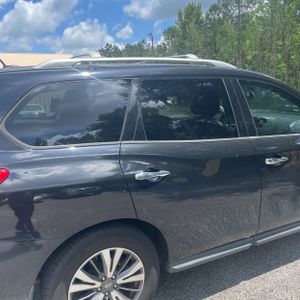 2017 Nissan PATHFINDER SV — фото 9