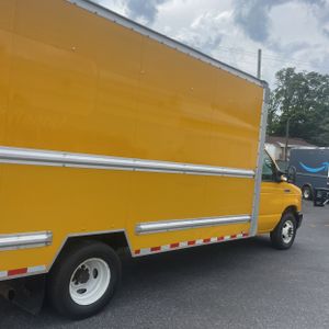 FORD E-350 CUTAWAY - 9