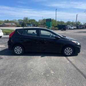 HYUNDAI ACCENT SE - 10