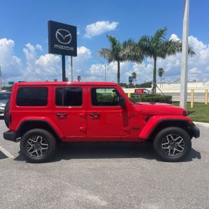 صورة 10 لـ 2025 JEEP WRANGLER SAHARA