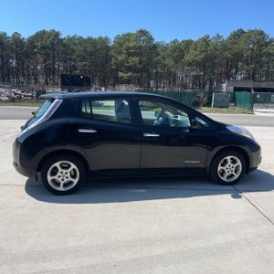 NISSAN LEAF SV - 10