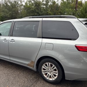 2015 Toyota SIENNA XLE 8-PASSENGER 照片 6