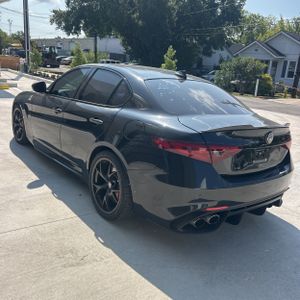صورة 5 لـ 2021 ALFA Romeo GIULIA QUADRIFOGLIO RWD
