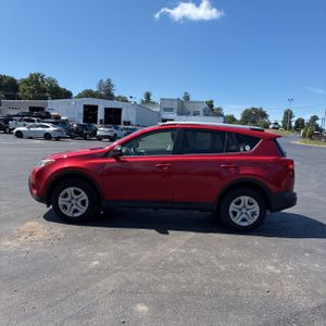 2015 Toyota RAV4 LE — фото 3