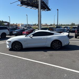 FORD MUSTANG GT PREMIUM - 3