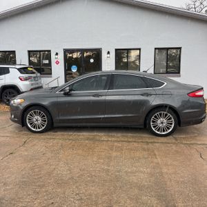 FORD FUSION SE - 3