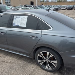 VOLKSWAGEN PASSAT SE - 6