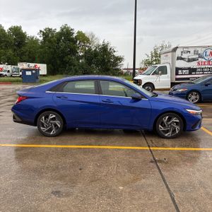 HYUNDAI ELANTRA LIMITED - 10