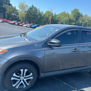 صورة 2 لـ 2018 Toyota RAV4 LE