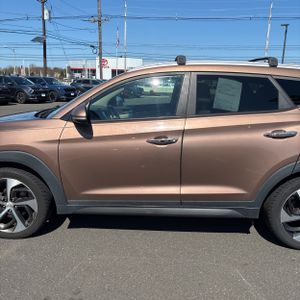 HYUNDAI TUCSON LIMITED - 4