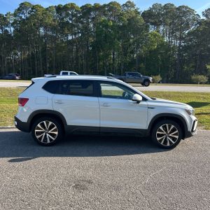 VOLKSWAGEN TAOS SE - 10