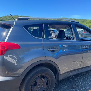 2013 Toyota RAV4 LE 照片 9