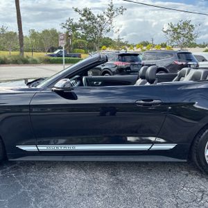 FORD MUSTANG ECOBOOST PREMIUM - 4